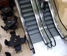 Rolltreppe im Shopping-Center